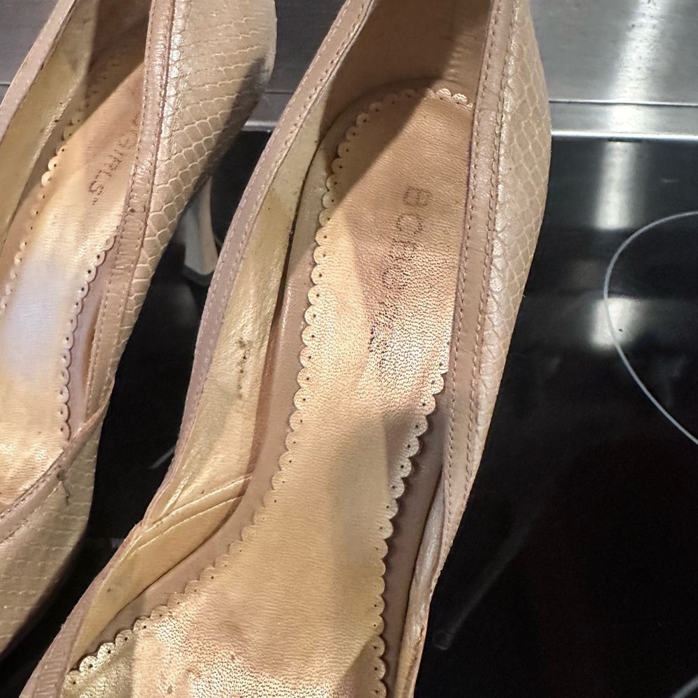 BCBGirls Nude Snakeskin-Textured Pointed Toe Bow Pumps Dress Shoes size 9.5 - Picture 4 of 16